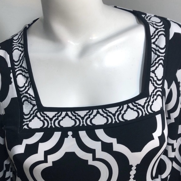 White House Black Market Signature Knits Black And White Printed Shift Dress. - Picture 5 of 9